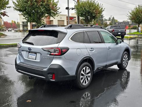 Used 2021 Subaru Outback Premium image 13