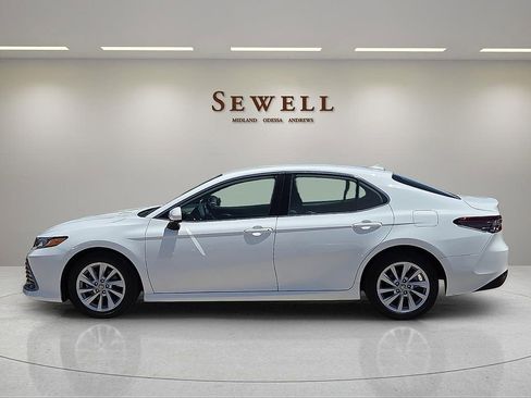Used 2022 Toyota Camry LE FWD image 2