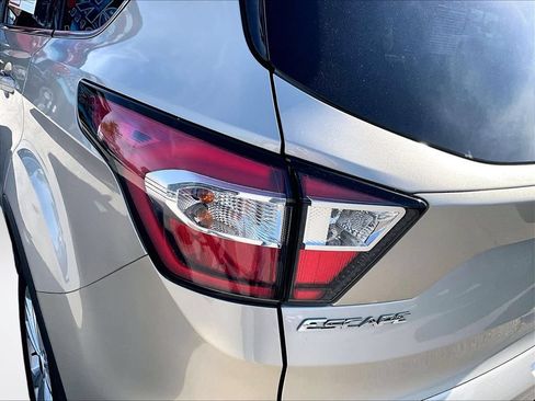 Used 2018 Ford Escape SE FWD image 31