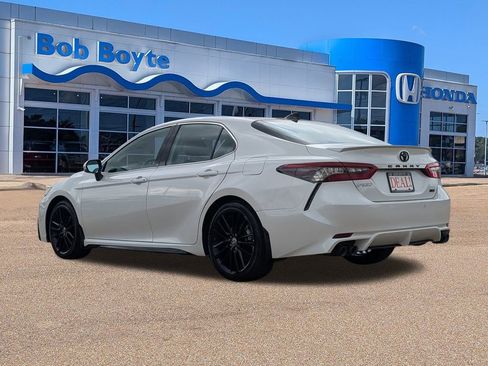 Used 2021 Toyota Camry XSE image 3