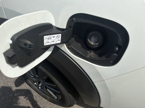 Used 2022 Nissan Pathfinder SV FWD image 37