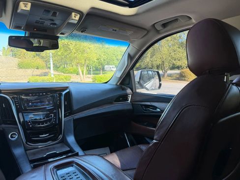 Used 2016 Cadillac Escalade ESV Luxury AWD/4WD image 19