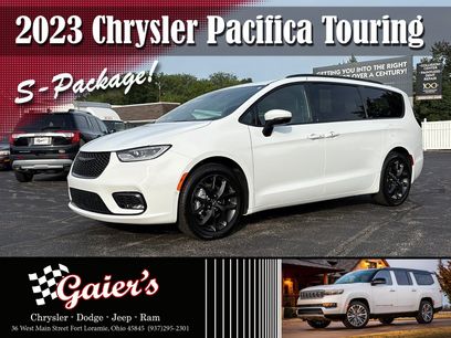 Used 2023 Chrysler Pacifica Touring-L w/ S Appearance Package