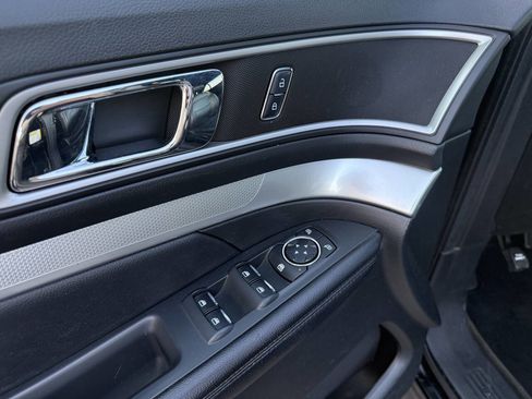 Used 2016 Ford Explorer XLT w/ Equipment Group 202A image 12