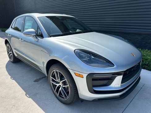Used 2025 Porsche Macan image 10