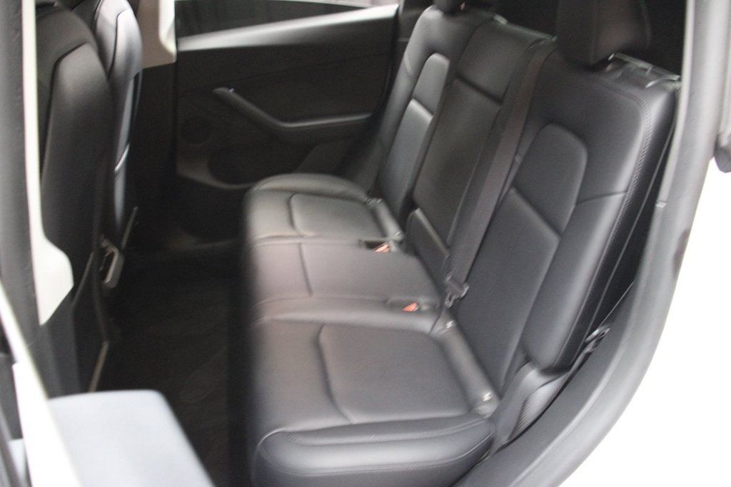 Used 2022 Tesla Model Y Performance AWD/4WD image 29