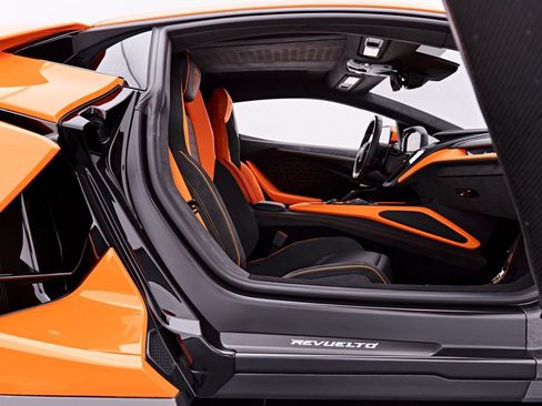 Used 2025 Lamborghini Revuelto AWD/4WD image 52