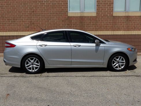 Used 2016 Ford Fusion SE FWD image 11