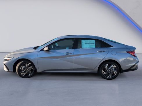 New 2025 Hyundai Elantra Limited FWD image 10