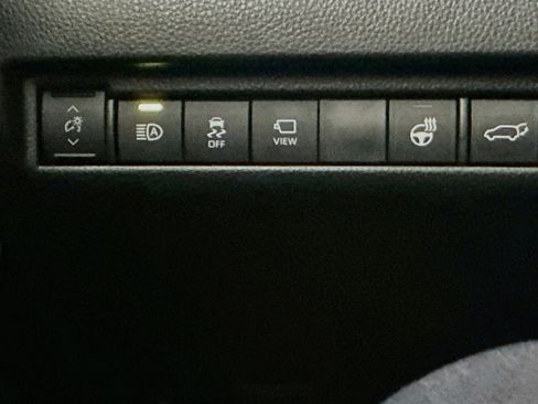 Used 2022 Toyota Venza Limited w/ Advanced Technology Package AWD/4WD image 16