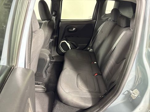 Used 2018 Jeep Renegade Latitude FWD image 31