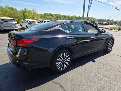 Used 2025 Nissan Altima 2.5 SV FWD image 8