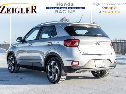 Used 2023 Hyundai Venue SEL image 4