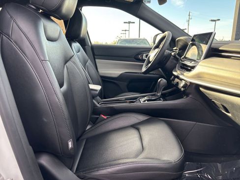 Used 2025 Jeep Compass Limited image 28