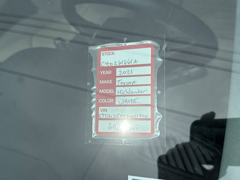 Used 2021 Toyota Highlander XLE image 16