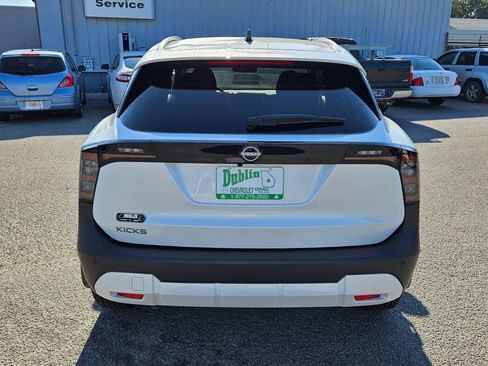 New 2026 Nissan Kicks SV image 8