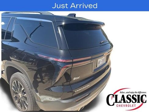 Used 2025 Chevrolet Traverse LT w/ Sun and Wheel Package image 16