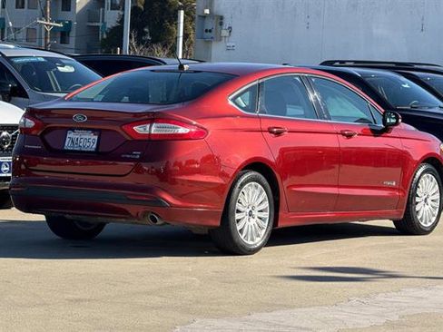 Used 2014 Ford Fusion SE image 3