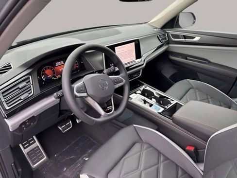 New 2026 Volkswagen Atlas Peak Edition image 8