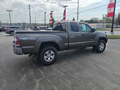 Used 2014 Toyota Tacoma 4x4 Access Cab V6 w/ TRD Off-Road Package image 4