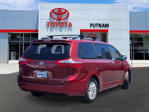 Used 2017 Toyota Sienna FWD image 4
