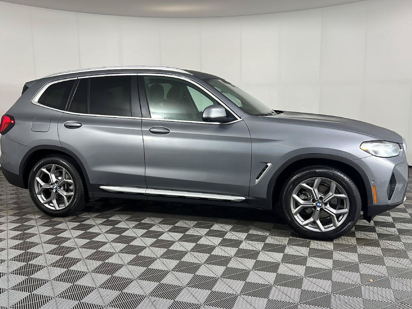 Used 2023 BMW X3 xDrive30i w/ Convenience Package AWD/4WD image 3
