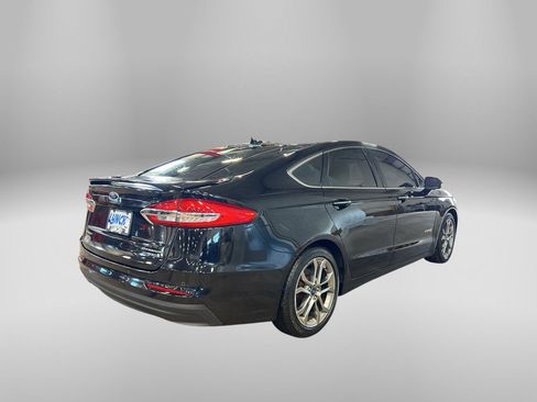 Used 2019 Ford Fusion Titanium image 4