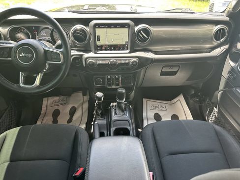 Used 2021 Jeep Gladiator Overland AWD/4WD image 10