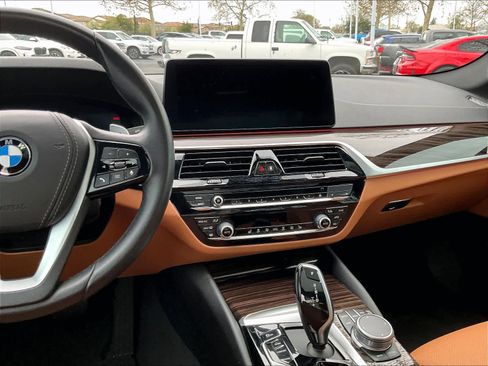 Used 2023 BMW 540i w/ Convenience Package image 9