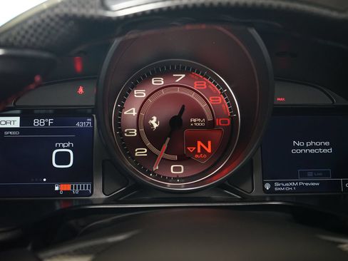 Used 2019 Ferrari Portofino RWD image 12