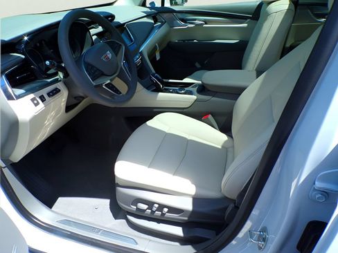 New 2026 Cadillac XT5 Premium Luxury w/ LPO, Floor Liner Package AWD/4WD image 8