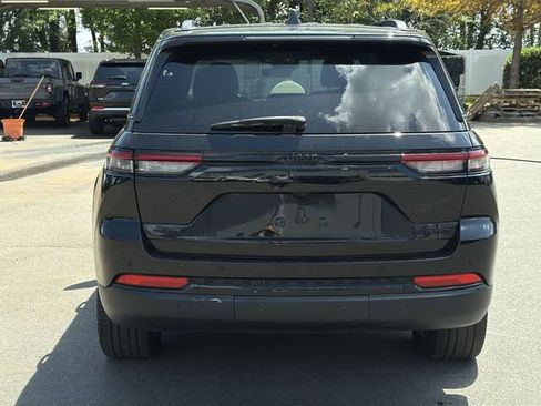Used 2025 Jeep Grand Cherokee Limited w/ Black Appearance Package AWD/4WD image 4