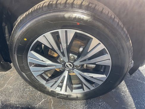 Certified 2023 Nissan Rogue SV image 26