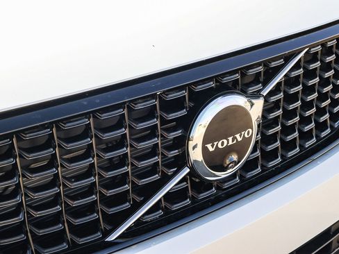 New 2026 Volvo XC40 B5 Ultra w/ Climate Package image 17