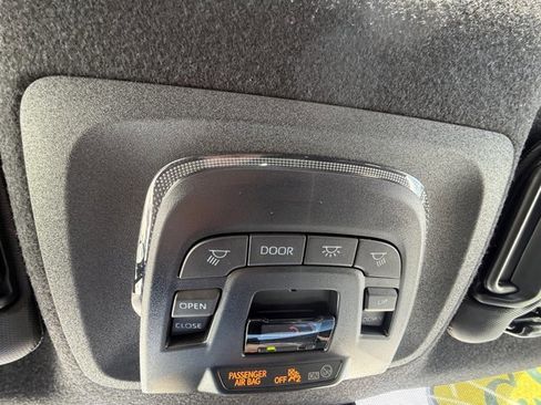 Used 2025 Toyota Corolla SE image 24