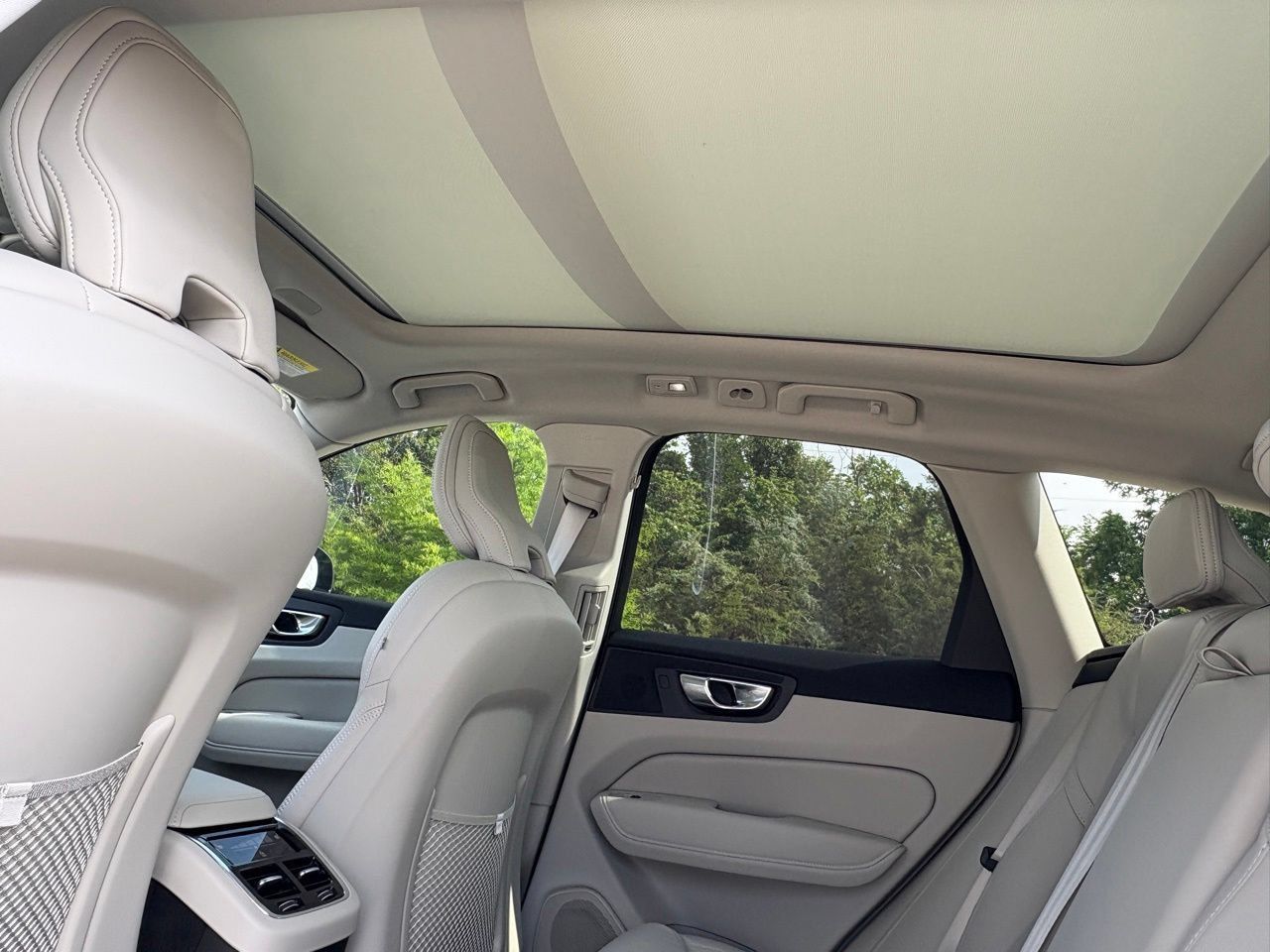 New 2026 Volvo XC60 B5 Ultra w/ Protection Package Premier AWD/4WD image 23