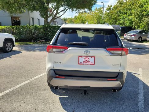 Used 2019 Toyota RAV4 Limited w/ Advanced Technology Package FWD image 5