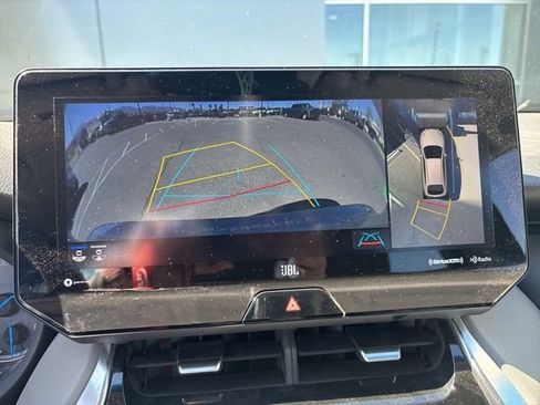 Used 2021 Toyota Venza Limited w/ Carpet Mat Package (TMS) image 9