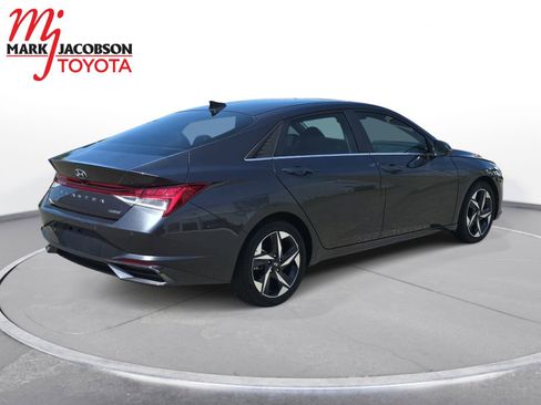 Used 2022 Hyundai Elantra Limited FWD image 5