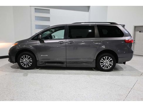 Used 2020 Toyota Sienna XLE FWD image 9