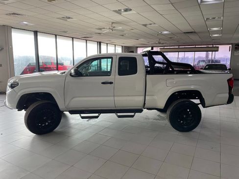 Used 2021 Toyota Tacoma SR image 4