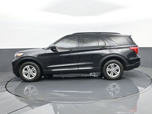 Used 2023 Ford Explorer XLT w/ Equipment Group 202A image 5