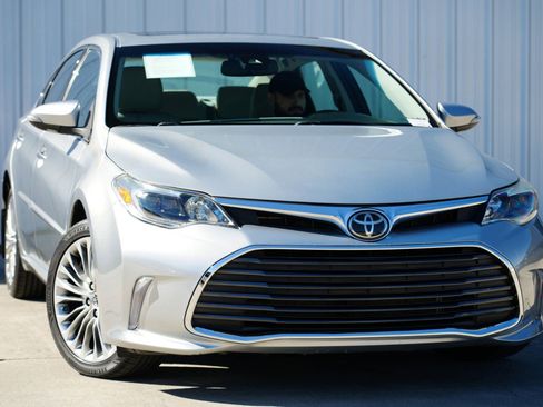 Used 2016 Toyota Avalon Limited w/ Toyota Safety Sense Package image 2