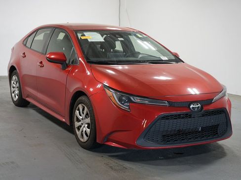 Used 2020 Toyota Corolla LE image 3