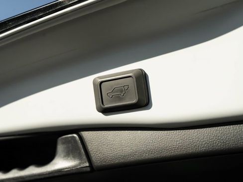 Used 2024 Toyota RAV4 SE image 19