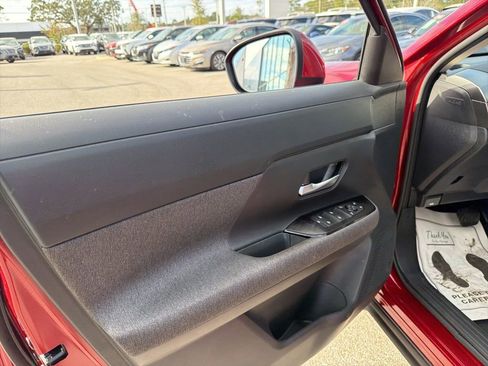 Certified 2025 Nissan Kicks SV image 15