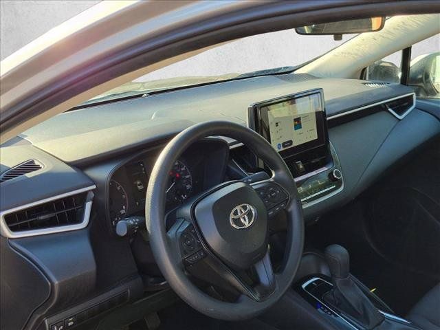 Used 2025 Toyota Corolla LE FWD image 6