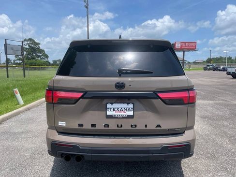 Used 2025 Toyota Sequoia TRD Pro AWD/4WD image 7