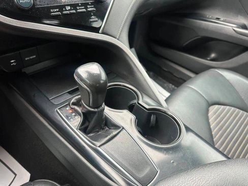 Used 2018 Toyota Camry SE FWD image 12