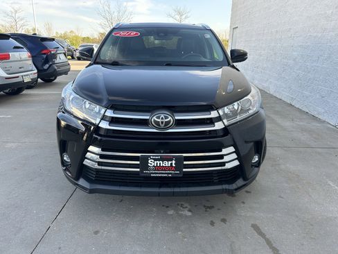 Used 2019 Toyota Highlander Limited Platinum AWD/4WD image 2
